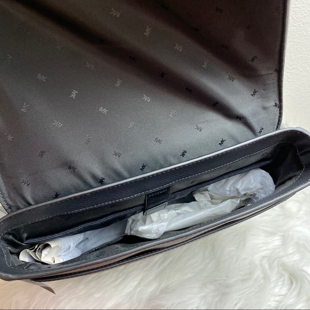 Michael Kors Men’s Leather Messenger Bag - Picture 4 of 9